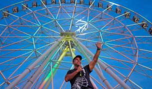 El alcalde Alejandro Char en la inauguración de la 'Luna del Río'. 