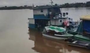 Embarcación colombiana atacada por la marina peruana