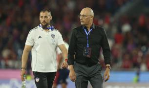 El técnico del Junior, Alfredo Arias, y el preparador físico Miguel Berriel.