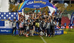 La celebración de Junior tras conquistar la undécima estrella ante Tolima, en Ibagué.