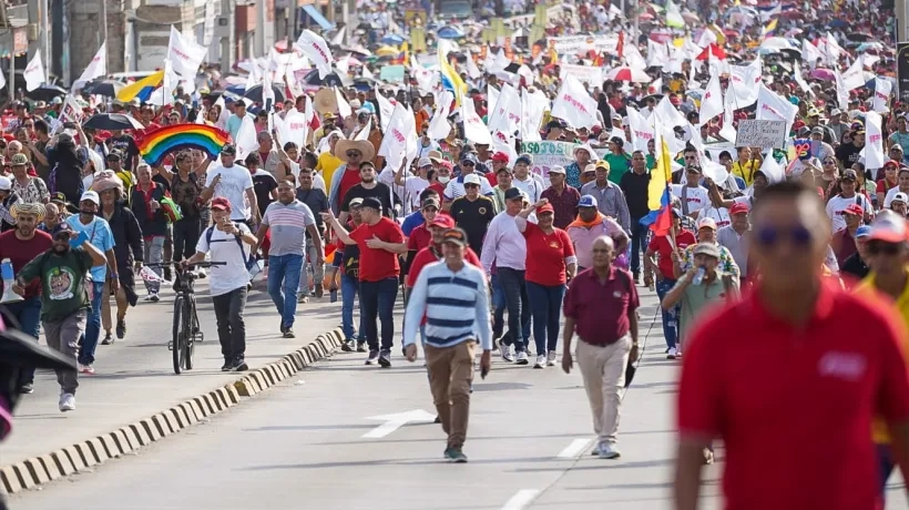 La marcha circula por la Murillo.