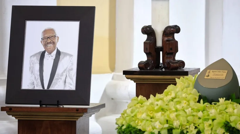 La misa de despedida del del músico y fundador de El Gran Combo de Puerto Rico, Rafael Ithier, se está llevando a cabo este lunes. 