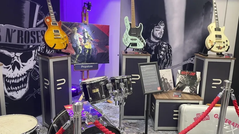 Más de 400 artículos de las grandes estrellas del rock.