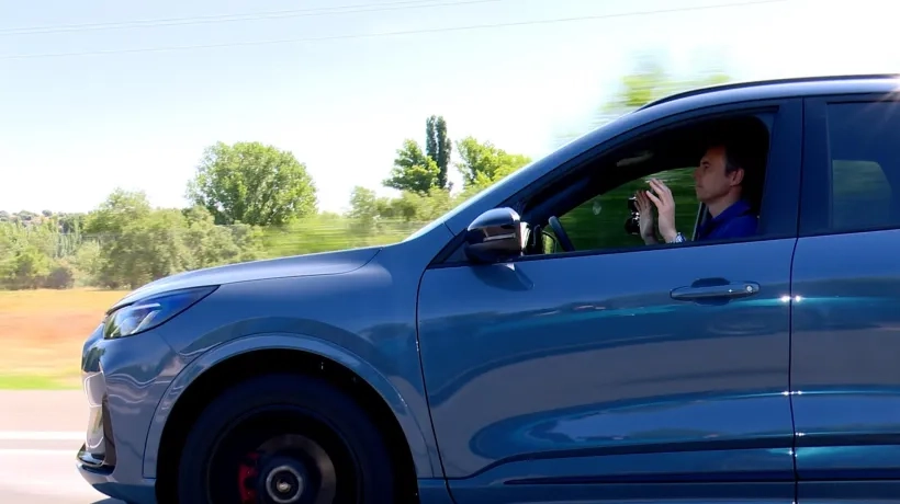  Carro Ford. 