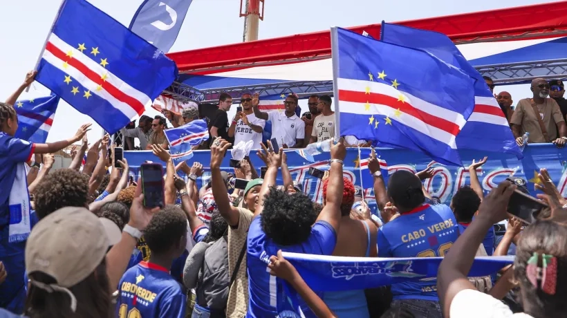 Selección de Cabo verde llegando al aeropuerto de Praia