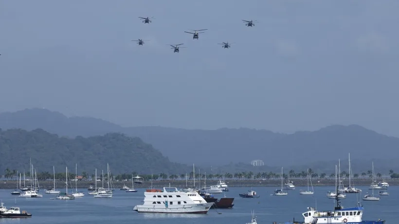 Helicópteros de diferentes Fuerzas Armadas. 