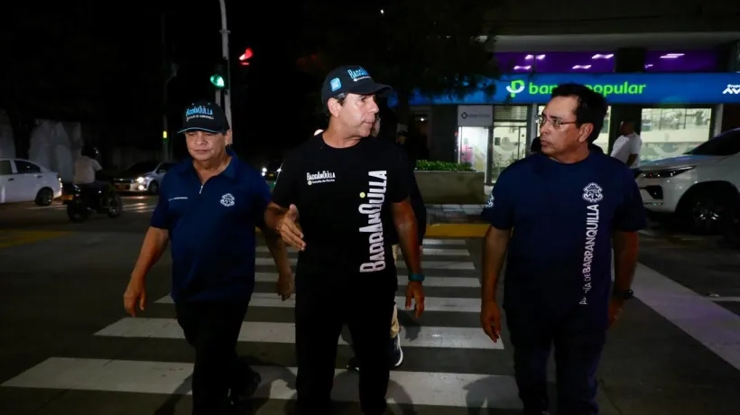 Alcalde Alejandro Char recorriendo la calle 72.