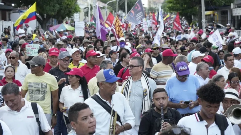 En la marcha participaron organizaciones sociales, sindicales, madres comunitarios y ciudadanía en general. 