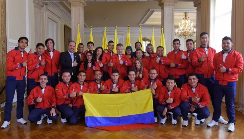 El Presidente Juan Manuel Santos entregó el tricolor nacional a la delegación que nos representará en las competencias de Abu Dhabi.