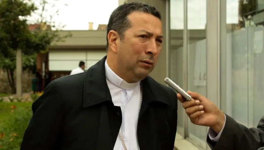 El obispo de la Diócesis de Tumaco, Orlando Olave Villanoba