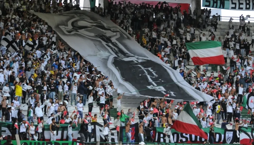 Barra Holocausto Norte en el estadio de Manizales.