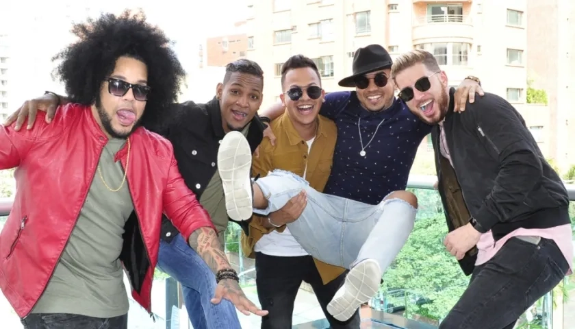 Integrantes del grupo Extra.