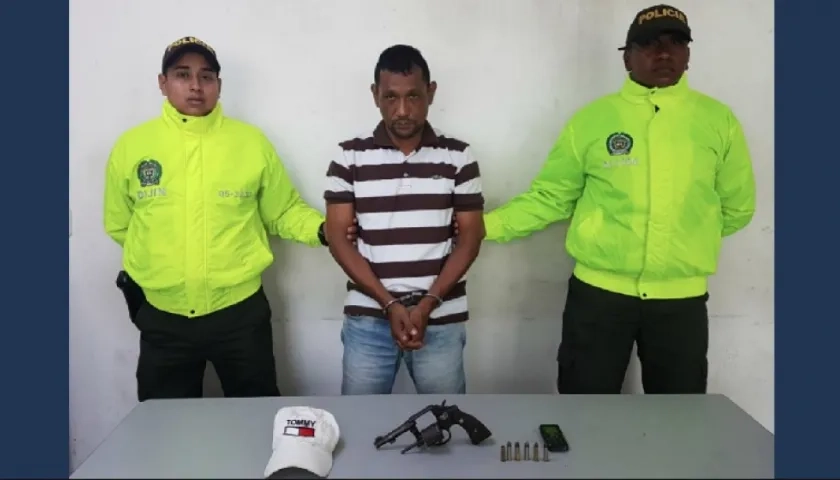 Reynel Tapias Morales, de 47 años, fue capturado con un arma.