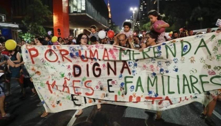 Las críticas no se hicieron esperar, especialmente desde las asociaciones de nutricionistas y las organizaciones de Derechos Humanos. 