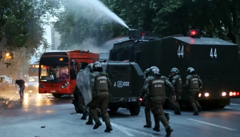 Los disturbios se produjeron al término de una protesta por la muerte del activista Santiago Maldonado.