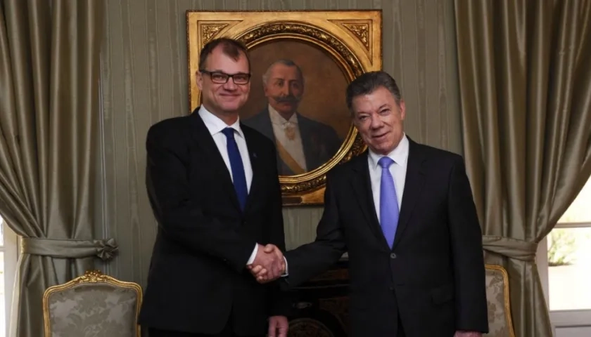 El presidente Santos al lado del primer ministro de Finlandia, Juha Sipilä.