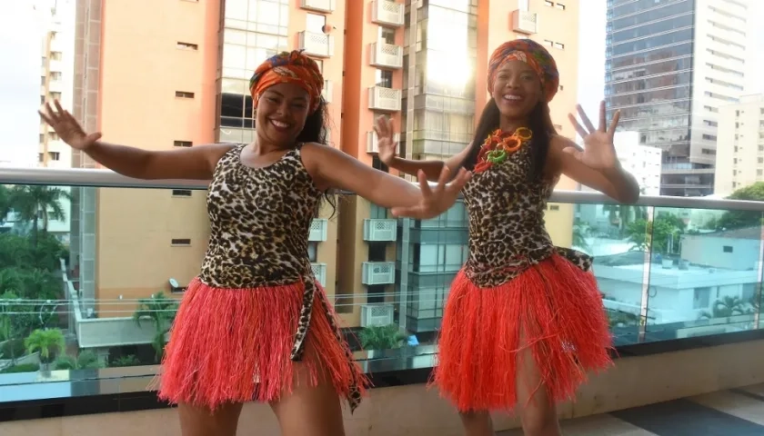 Silvana Socarrás y Peggy Cañate, bailarinas del grupo Bambazú.
