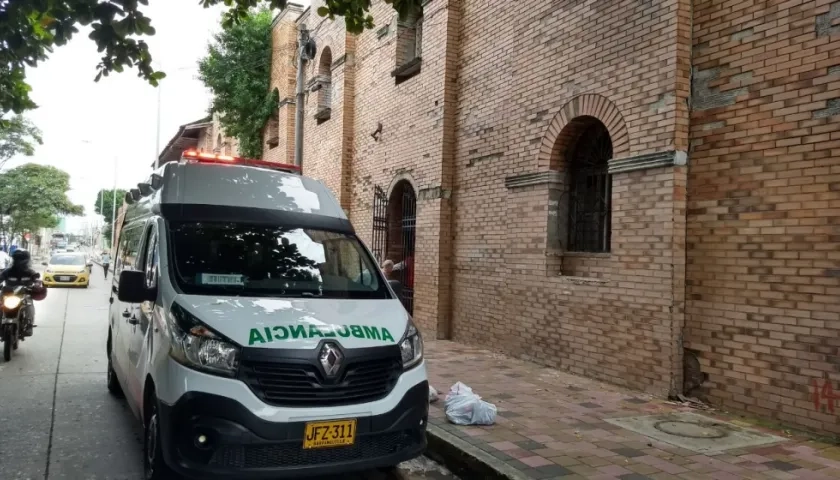 La mujer herida es atendida en el Hospital General de Barranquilla.