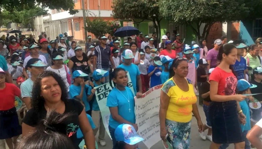 Imágenes de la caminata en el barrio California.