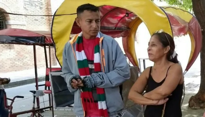 Familiares de la mujer atacada en el barrio La Carrizal.