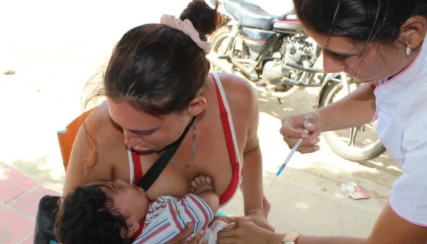 Desde 1996 en el PAI se incluyó  la vacuna contra el sarampión, la rubéola y las paperas, conocida también como triple viral. 