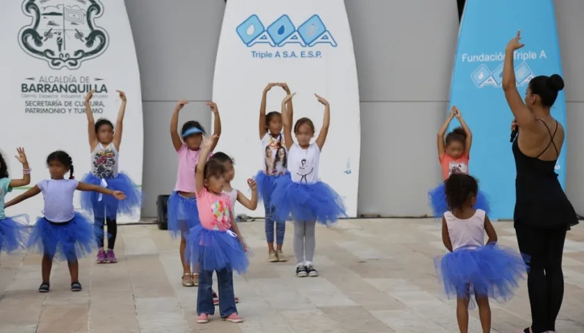 Actividad 'Baila ballet y toma agua'.
