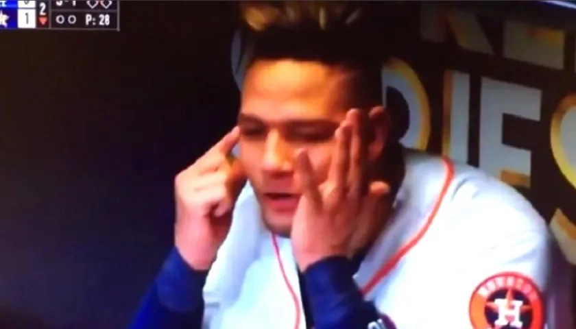 Imagen de televisión en el momento del gesto racista.