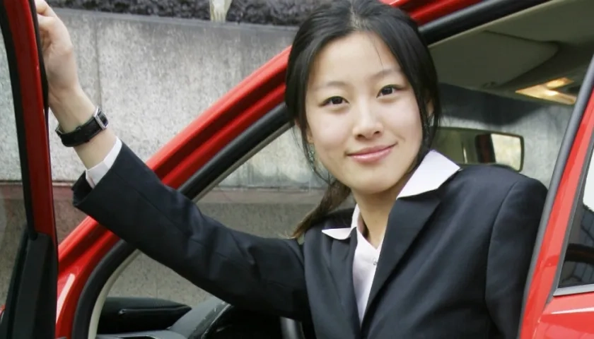 Según el manual, el pelo largo bloquea la vista.