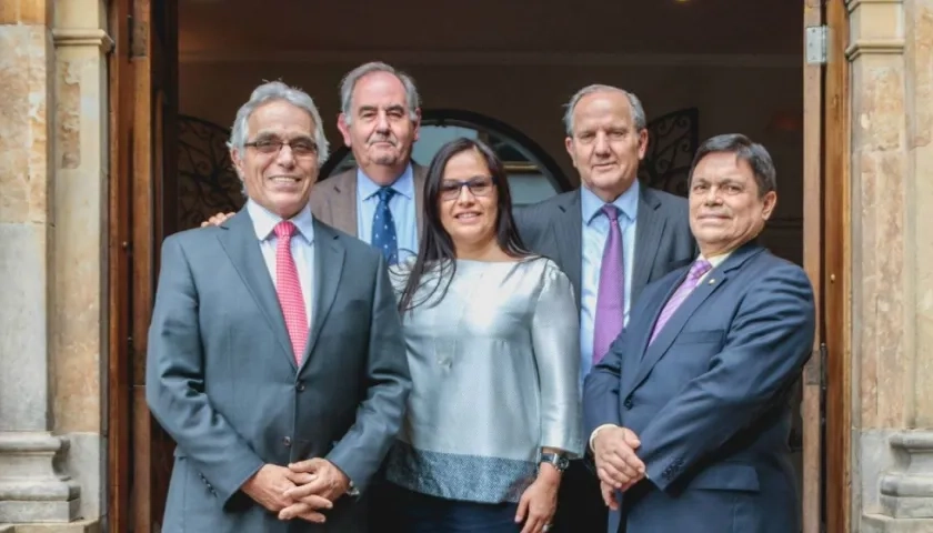 El Comité de Escogencia hizo la selección de un total de 193 hojas de vida.