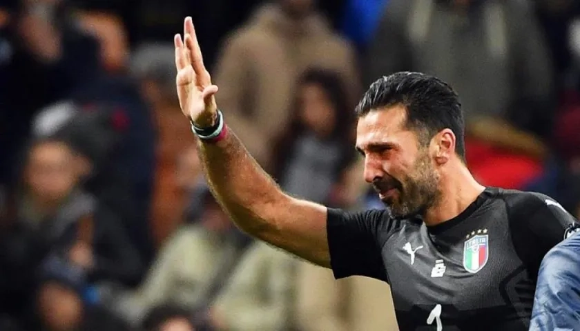 Buffon se despidió de la hinchada desconsolado.