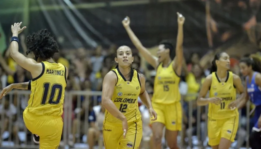 Jugadoras de Colombia celebran el triunfo. 