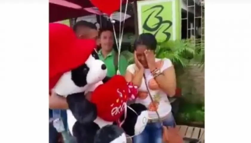 Los jóvenes protagonistas del video.