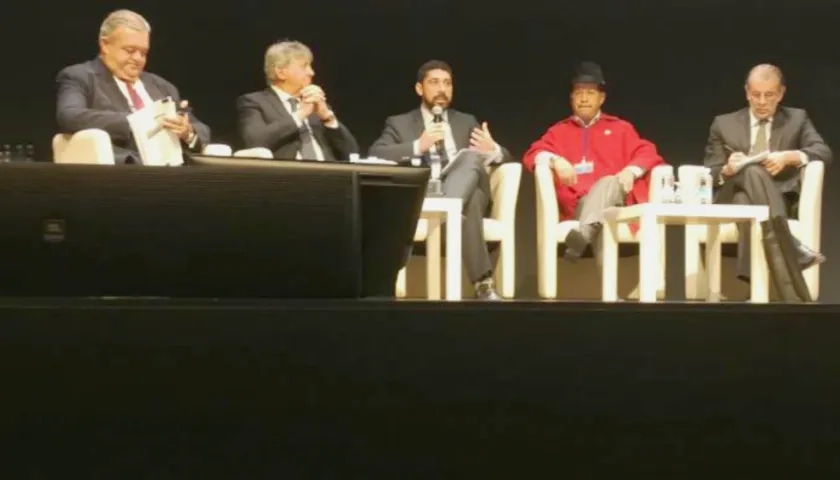 En la foto (izquierda a derecha): Eric Rubio, Yucatán -México. Carlos Alessandri, Córdoba -Argentina. Bruno de Queiroz, Río de Janeiro -Brasil. Marcelo Carrasco, Araucania- Ecuador. Eduardo Verano.