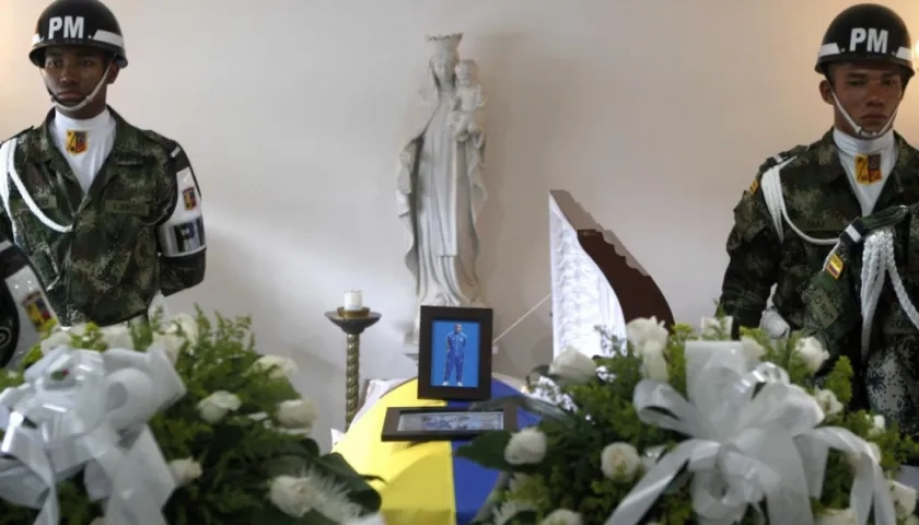 Imagen de la velación del pesista colombiano vinculado a las FFMM.