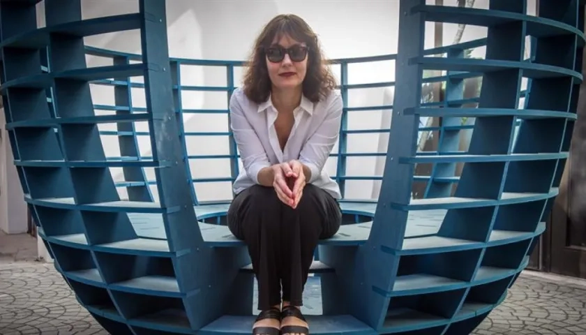 Dos de los "Meeting Bowls" instalados por el colectivo artístico español "mmmm..." en Miami, Florida (Estados Unidos).