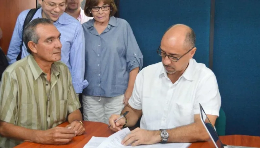  El camino a seguir es que en cada Municipio los usuarios estén pendientes y exijan que el servicio de agua sea continuo y de calidad las 24 horas.