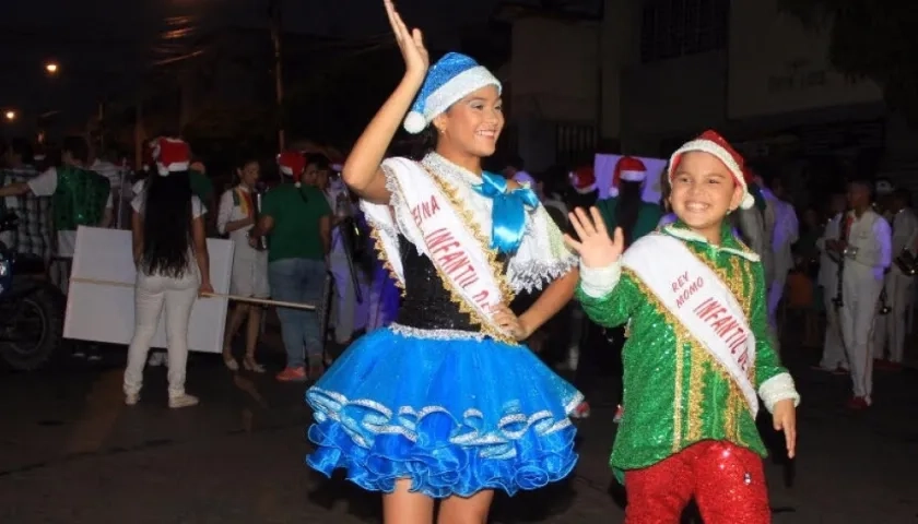  Samuel y Laura representaron a un duende y una Mamanuela de fantasía.