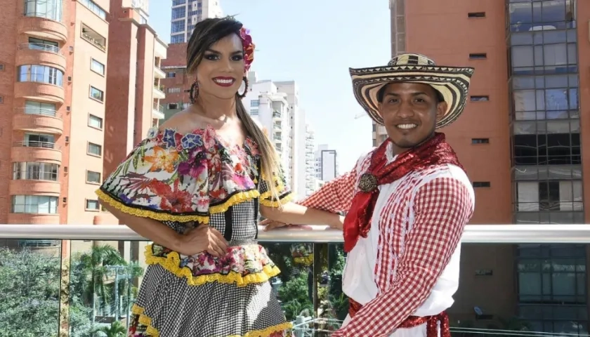 Ivanoska Arenas, reina del Carnaval Gay del Atlántico 2018 y Jorge Pertuz, rey Momo Gay del año pasado.