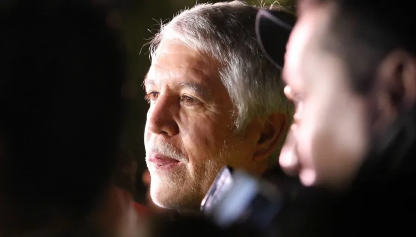 El fallo que ordena a la alcaldía de Bogotá usar un lenguaje incluyente desata un debate. En la foto, el alcalde Enrique Peñalosa.