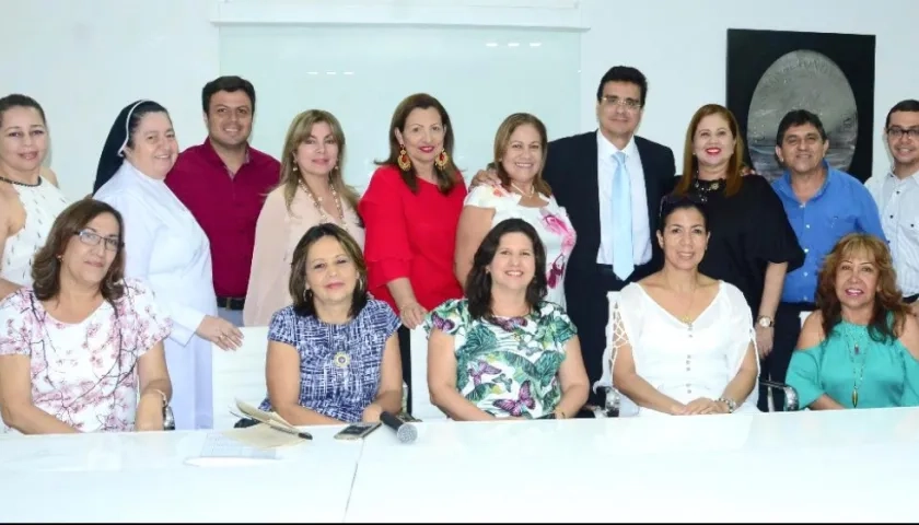 El rector de Uniautónoma, Ramés Vargas, con directores de colegios.