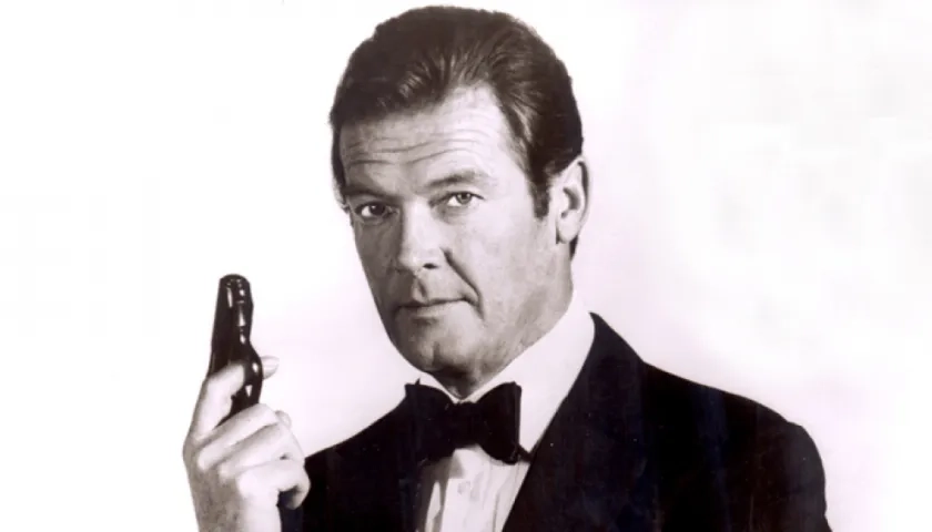 El actor británico Roger Moore.