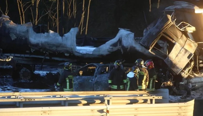 Así quedó el camión cisterna.