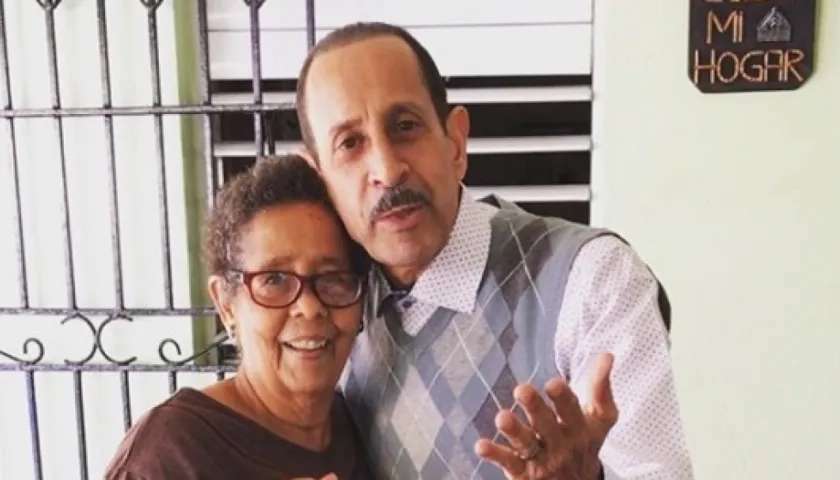 Jossie Esteban con su madre Virgen Merejo.