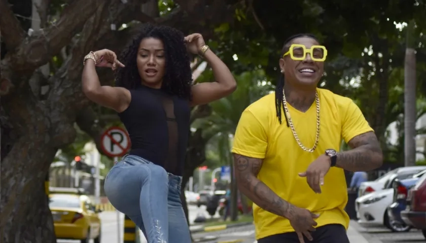 Rey Three Latino, cantante de música urbana.