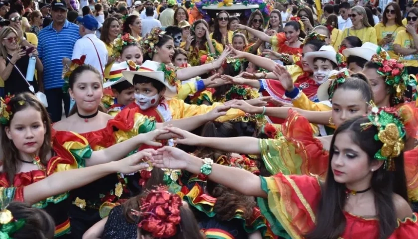 Los garabaticos en pleno desfile en el norte de Barranquilla.
