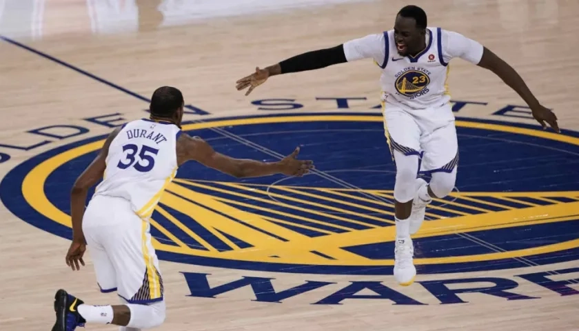 Kevin Durant sigue guiando al triunfo a Golden State. 