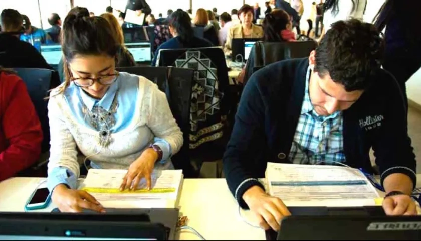 La Registraduría dispuso un complejo equipo para la revisión de firmas.