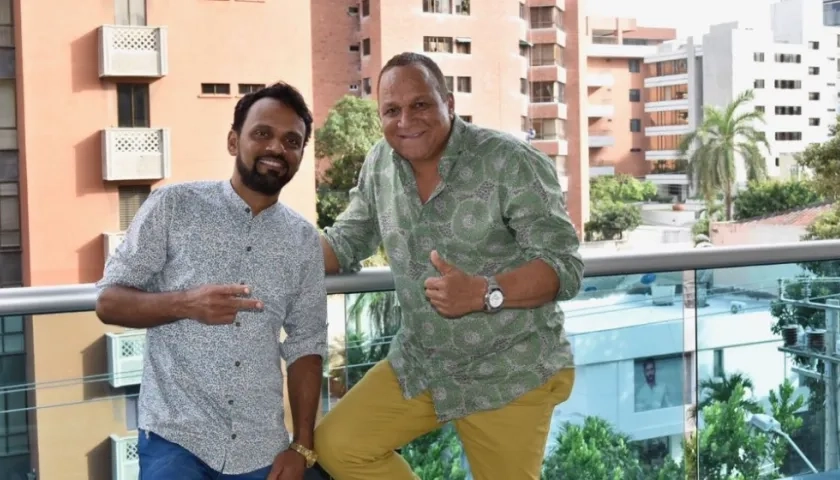 El vocalista Giovanni Merino y Ricardo Pin Ojeda, director de la Nómina del Pin.