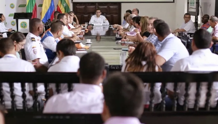 El Alcalde encargado, Sergio Londoño, presidiendo el comité.