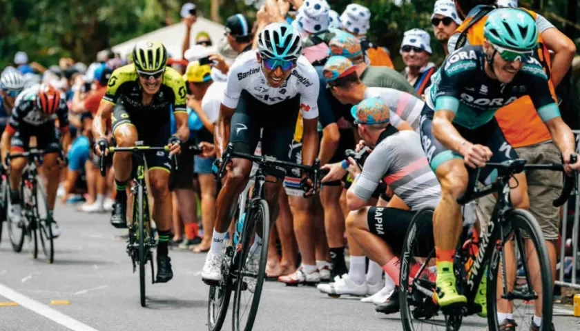 Egan Bernal durante la exigente subida. 
